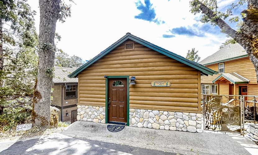 Lakefront home with gorgeous view, private dock & beach, & W/D - near Yosemite