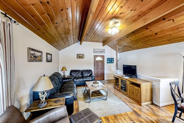 Lakefront home with gorgeous view, private dock & beach, & W/D - near Yosemite
