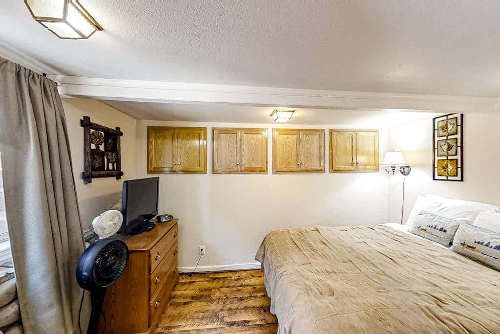 The Lakefront Retreat