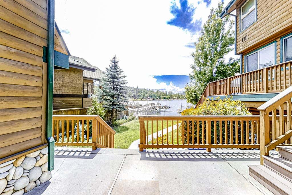 The Lakefront Retreat