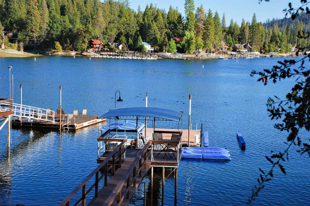 The Lakefront Retreat