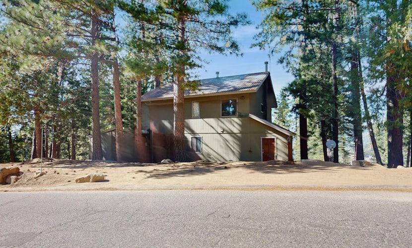 Large Home in Yosemite National Park with Deck, Views of Park, Washer/Dryer
