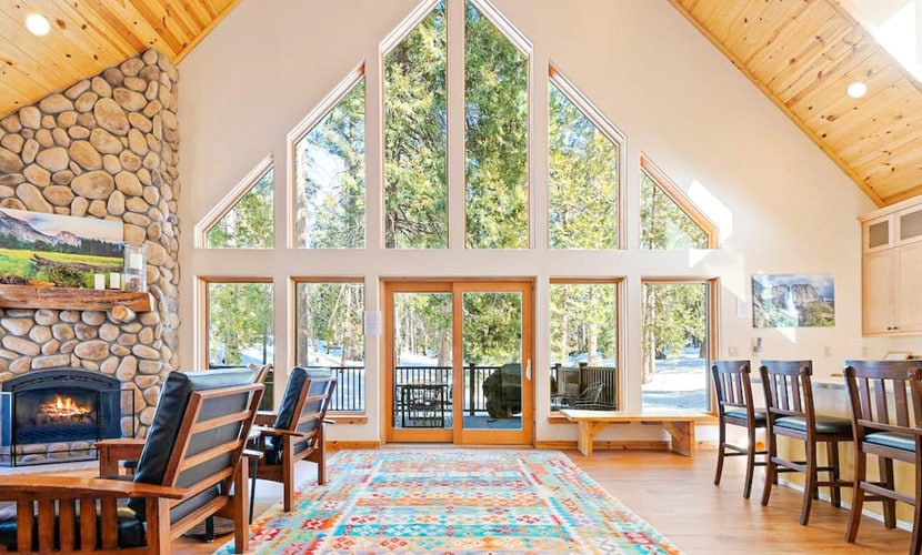Beautiful home in the woods with EV charger, deck & Ping-Pong