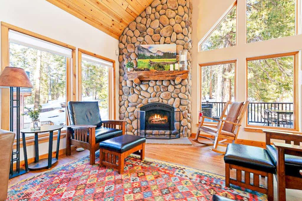 Beautiful home in the woods with EV charger, deck & Ping-Pong