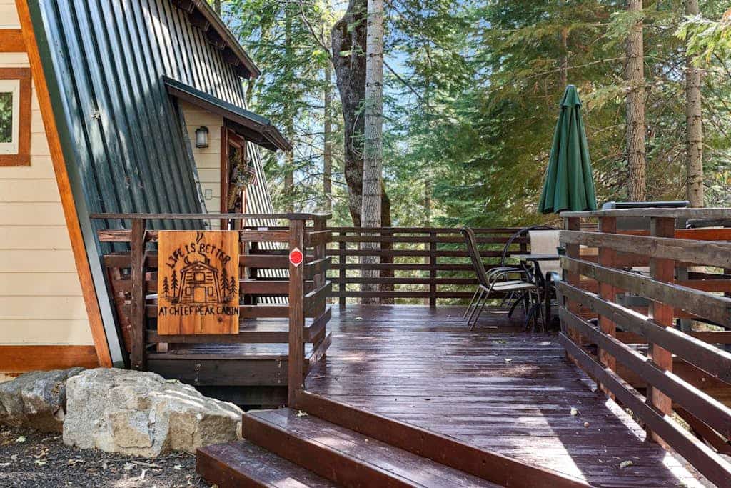 Chief Peak cabin near Yosemite with deck, nature views & full kitchen