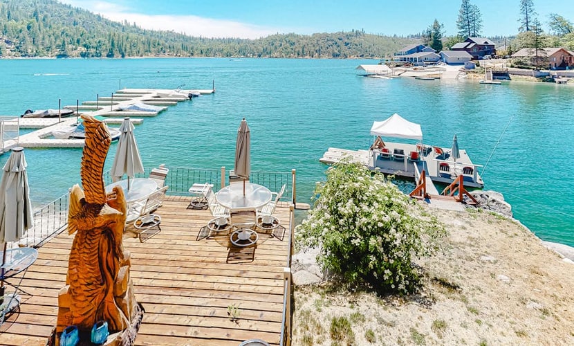 Lakefront home with boat dock, lake access, WiFi, private washer/dryer, & deck