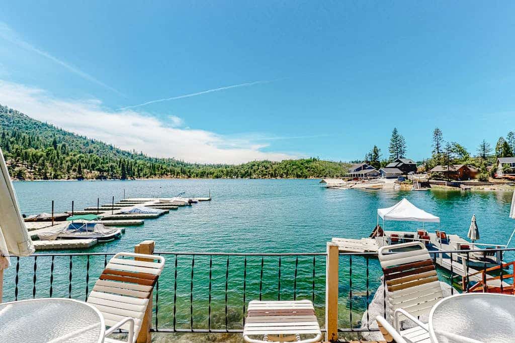 Lakefront home with boat dock, lake access, WiFi, private washer/dryer, & deck