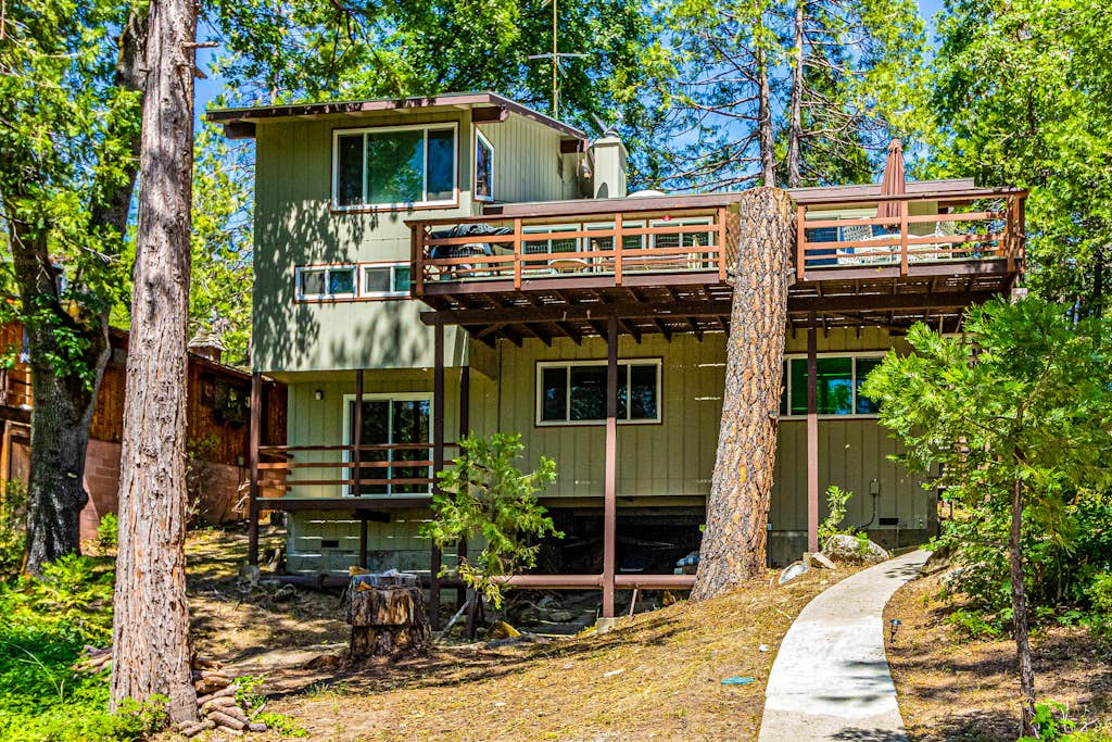 Todds Lakefront House