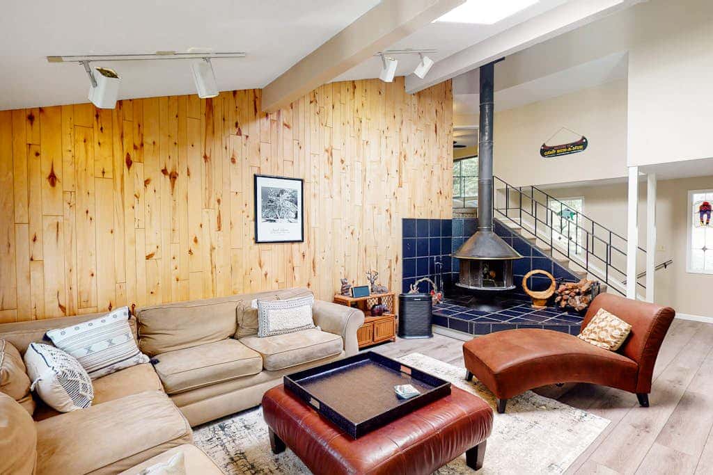 Todds Lakefront House