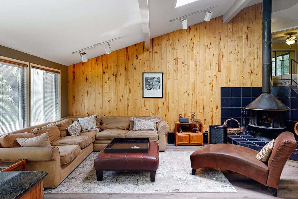 Todds Lakefront House