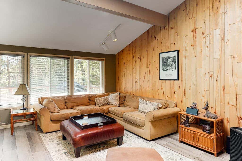 Todds Lakefront House