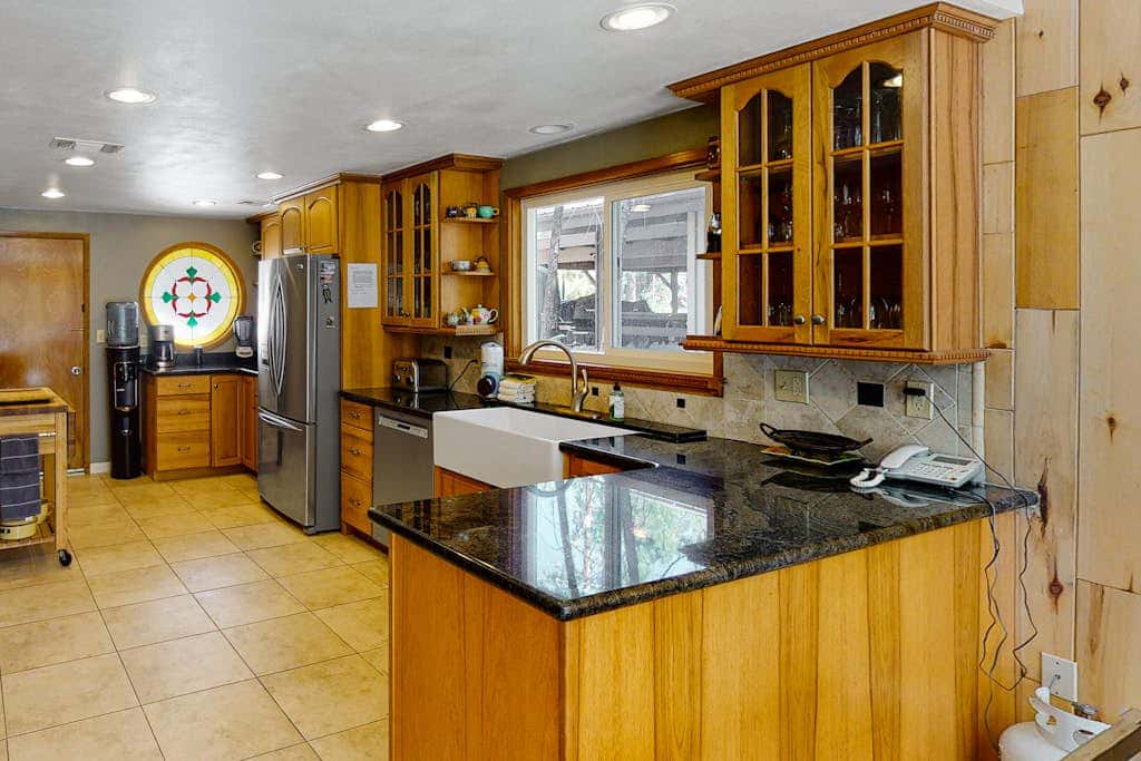 Todds Lakefront House