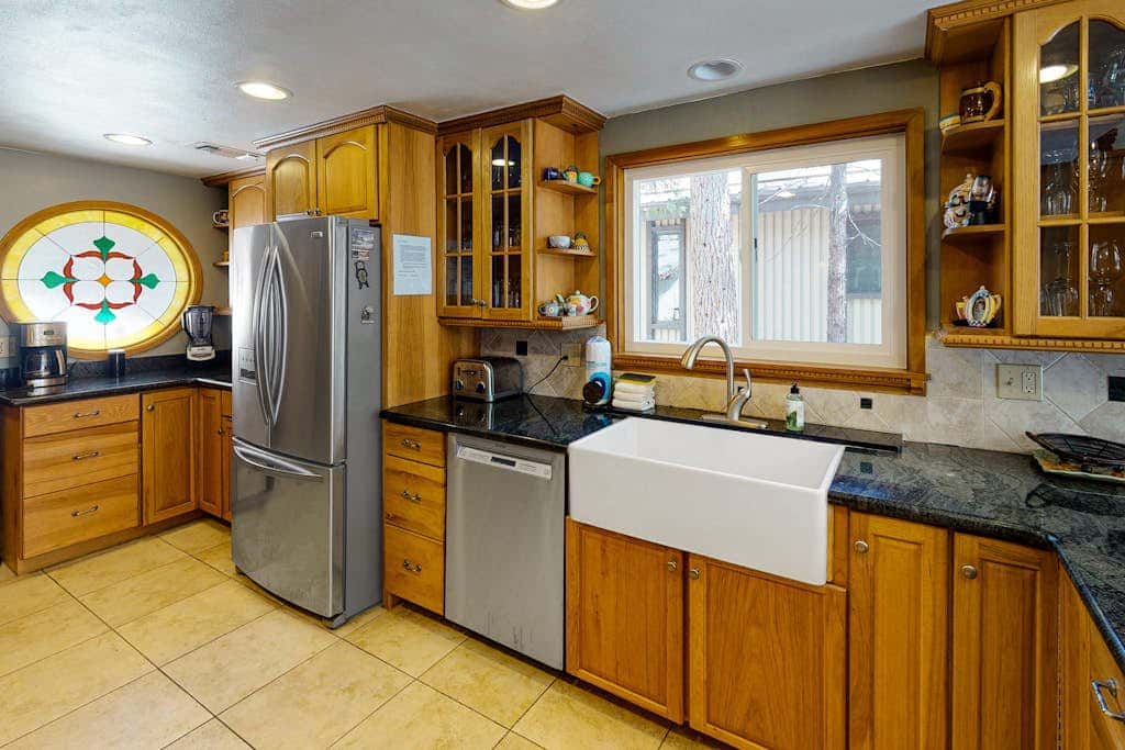 Todds Lakefront House