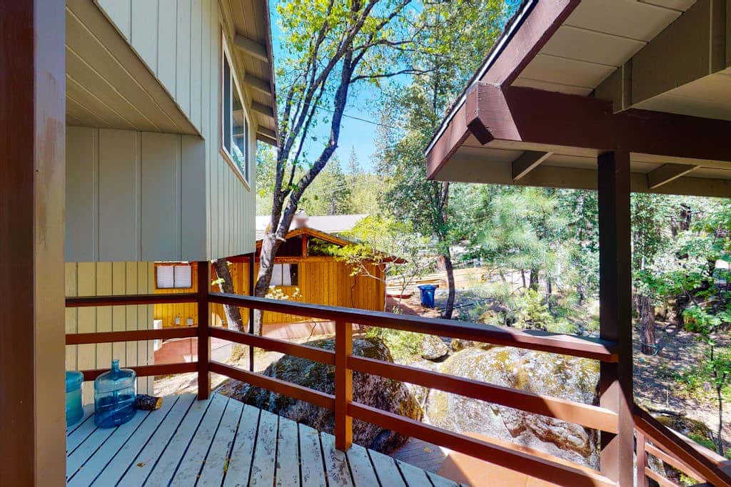 Todds Lakefront House