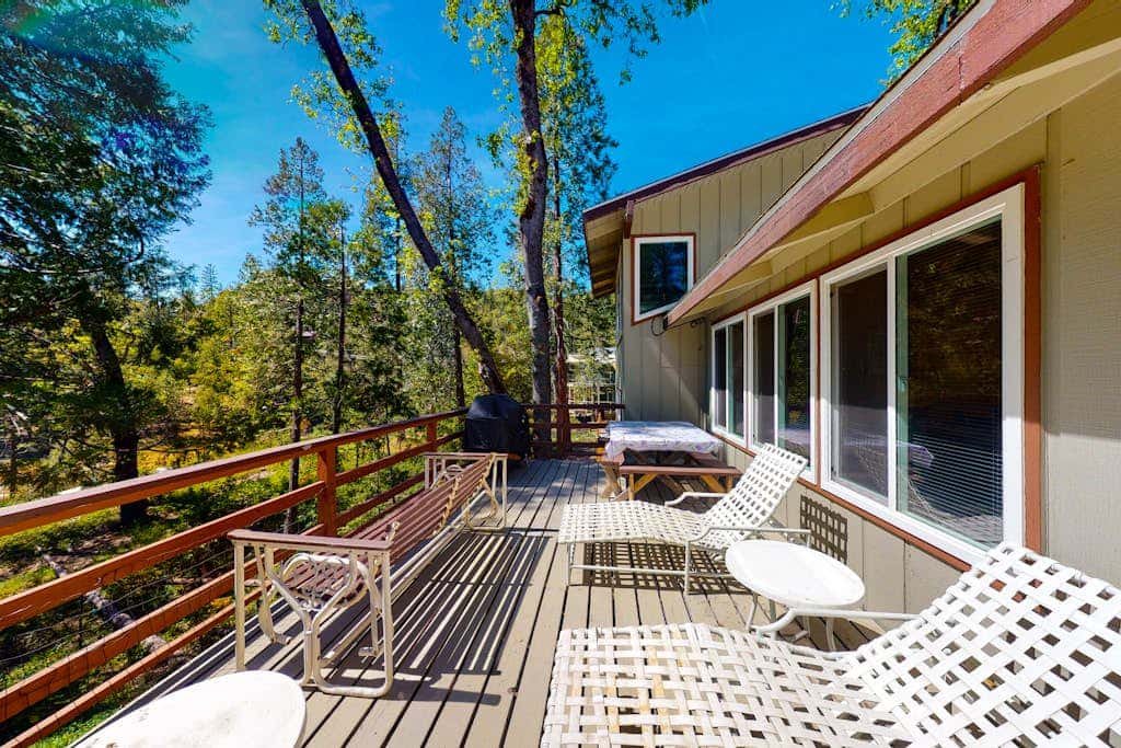 Todds Lakefront House