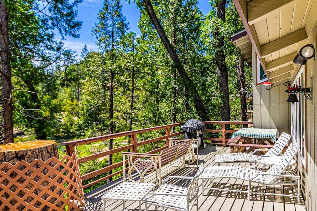 Todds Lakefront House
