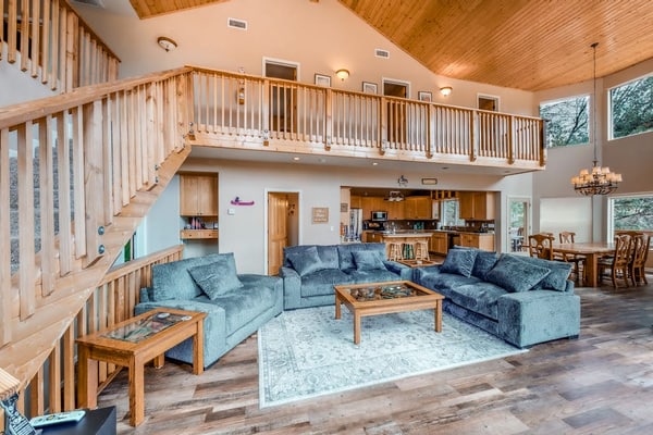Large luxury home with nearby boat slip, WiFi, balcony, private W/D, central AC