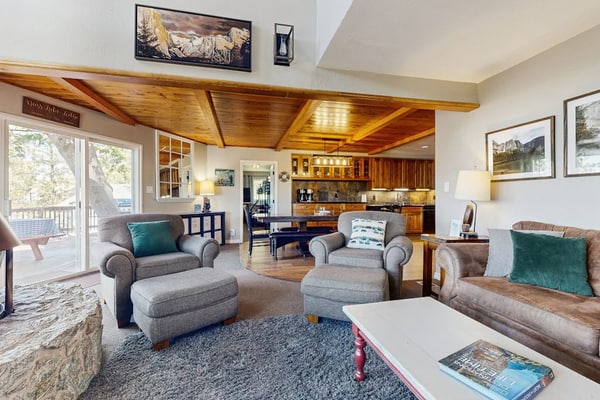 Lakeside Serenity with Vintage Charm & Modern Comfort – Bass Lake, CA
