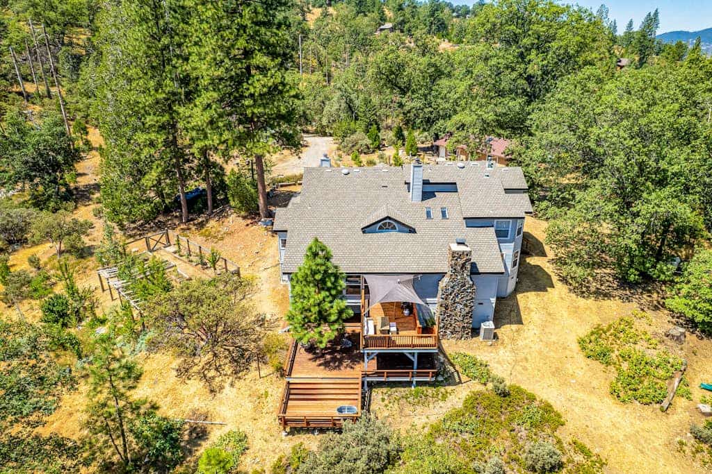 Exquisite mountain home, dog-friendly, fireplace, & washer/dryer