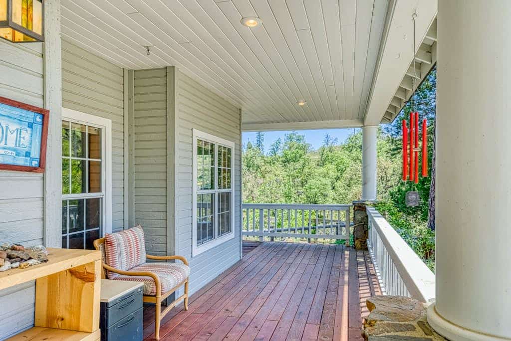 Exquisite mountain home, dog-friendly, fireplace, & washer/dryer