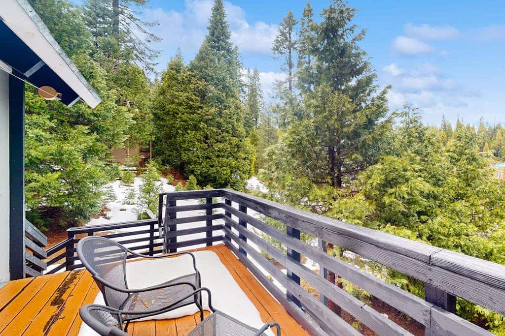 Wilderness upgraded duplex with wood fireplace, balcony, & shared EV charger