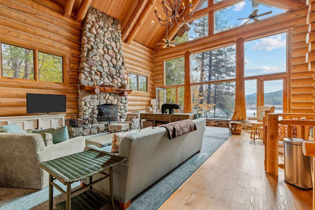 Luxe lakefront lodge with amazing view, dock & beach near skiing & golf