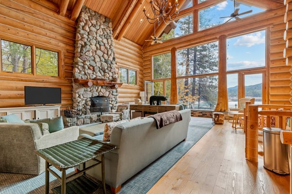 Luxe lakefront lodge with amazing view, dock & beach near skiing & golf