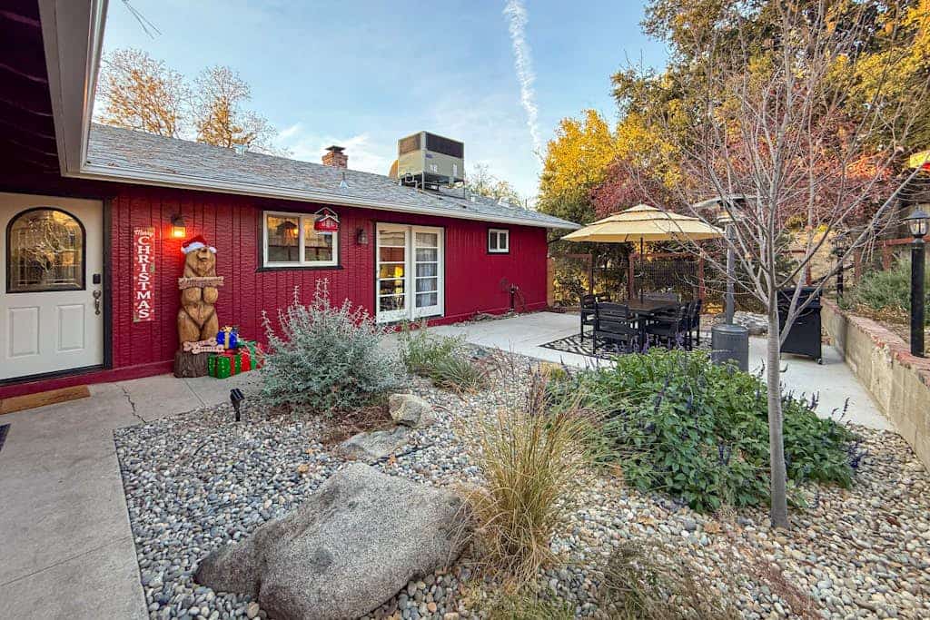 Beautiful family-friendly home with game room, fire pit, porch, and streaming