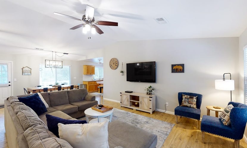 Convenient Home near Bass Lake & Yosemite w/central A/C, washer/dryer, gas grill