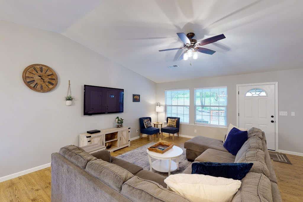 Convenient Home near Bass Lake & Yosemite w/central A/C, washer/dryer, gas grill