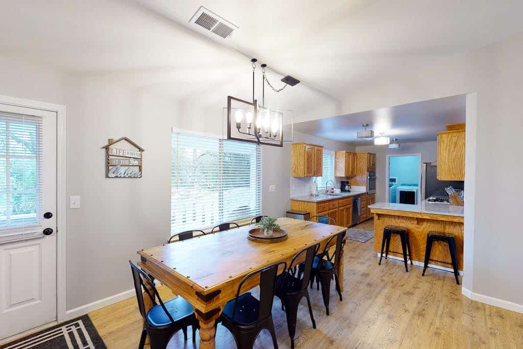 Convenient Home near Bass Lake & Yosemite w/central A/C, washer/dryer, gas grill
