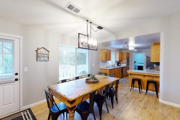 Convenient Home near Bass Lake & Yosemite w/central A/C, washer/dryer, gas grill