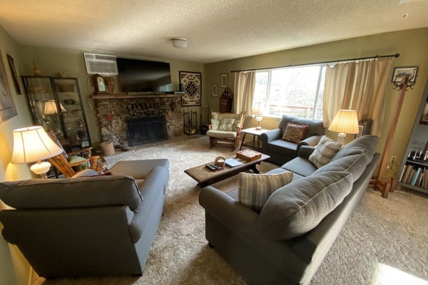 Hillside home w/large private outdoor pool, gas grill, wood fireplace, & W/D