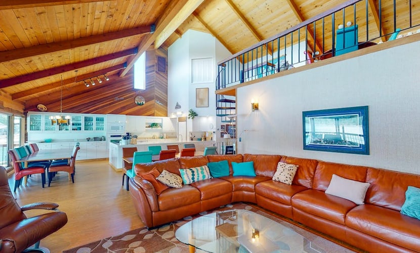 Lakefront home w/recreation room, hot tub, central AC, WiFi, private dock, & W/D