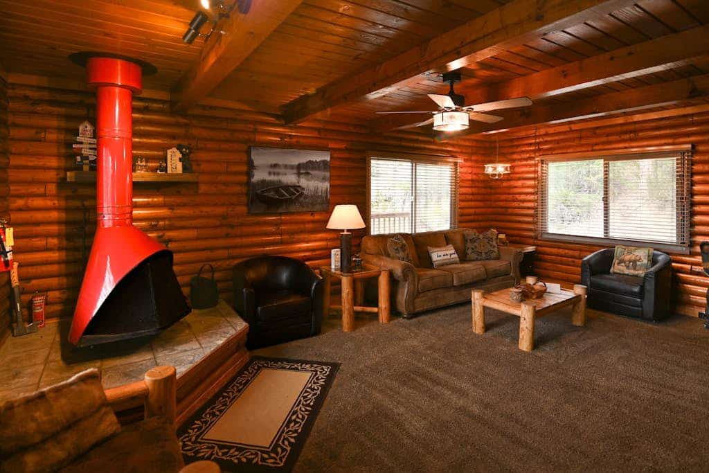 2 BR log cabin with lake view, wrap-around deck, Ping-Pong & wood stove