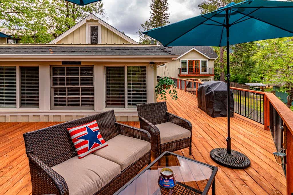 Lovely home with boat slip, association beach, large deck, WiFi & laundry