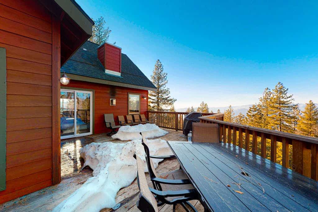 One-of-a-kind home with miles of mountain & Yosemite views & vaulted ceilings