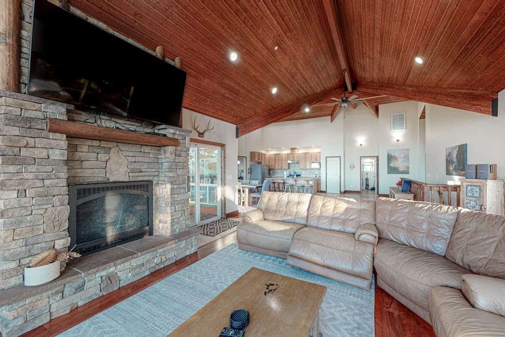 One-of-a-kind home with miles of mountain & Yosemite views & vaulted ceilings