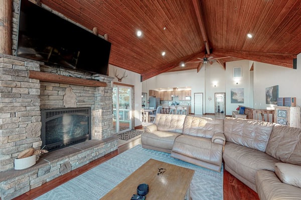 One-of-a-kind home with miles of mountain & Yosemite views & vaulted ceilings