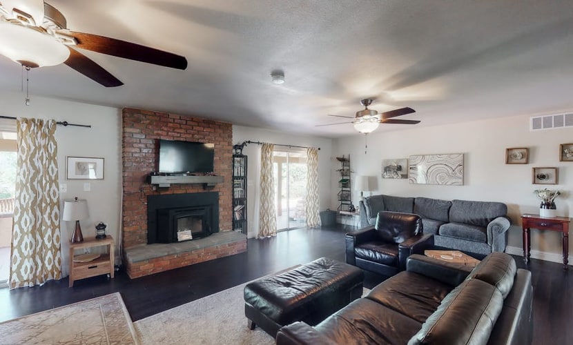 Beautiful private home gas grill, washer/dryer, central A/C