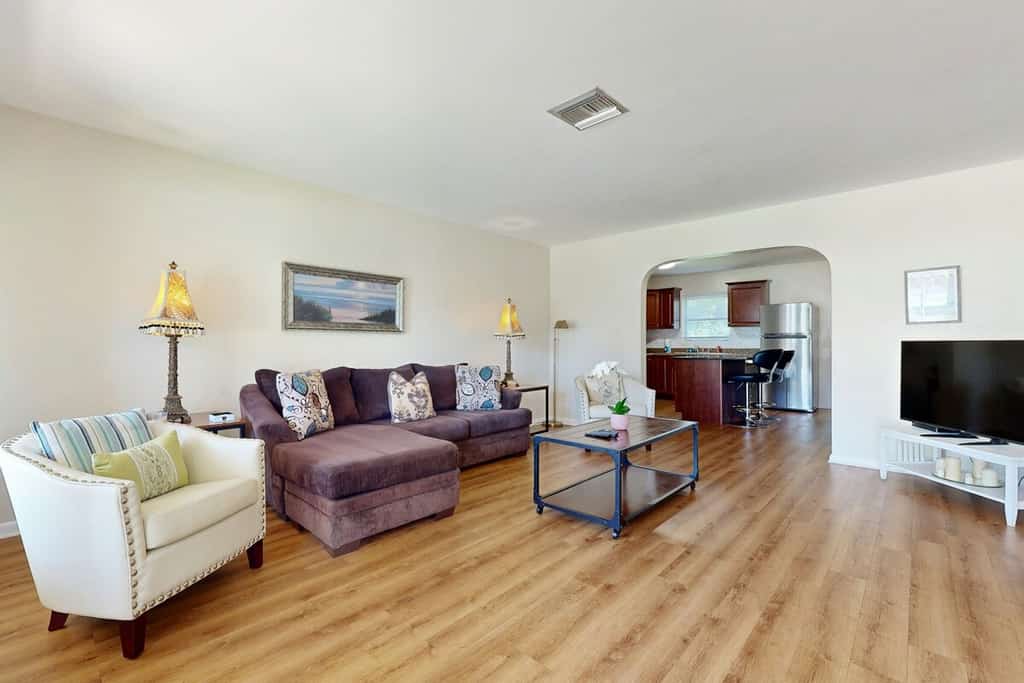 5 Minutes to Beach | Sparkling Tropical Getaway | Large Screened Lanai
