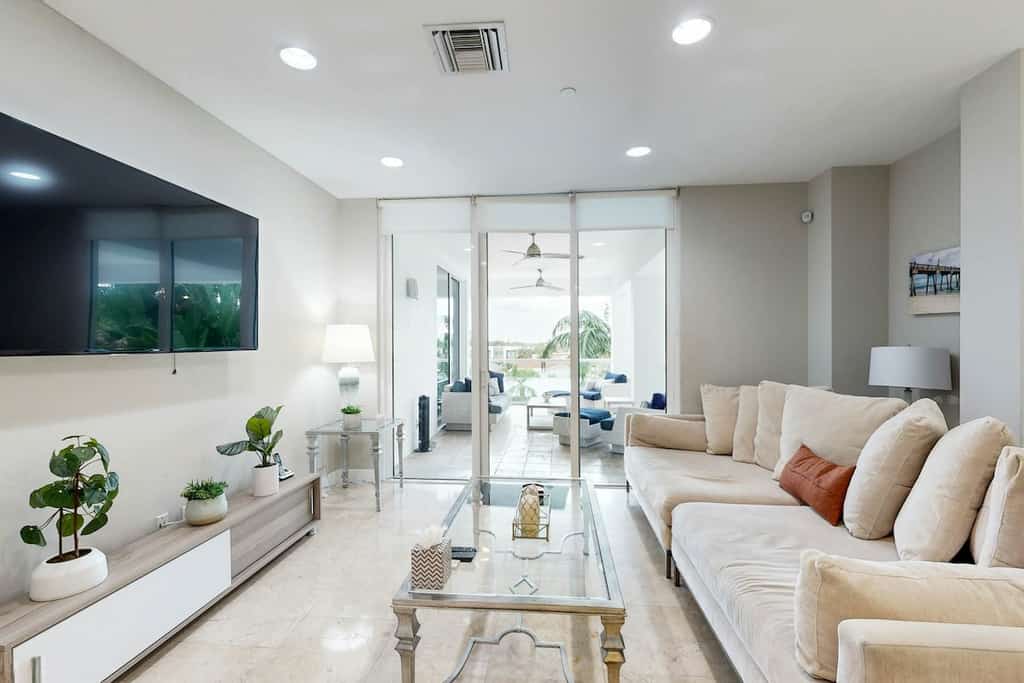 Designer All-Suite Beach Condo w/ Infinity Pool & 3 Balconies