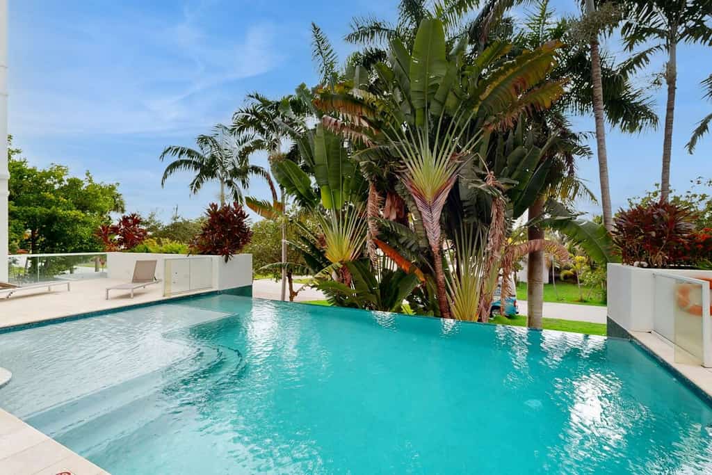 Designer All-Suite Beach Condo w/ Infinity Pool & 3 Balconies