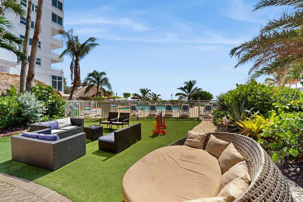 Sunlit suite with a city view & fast WiFi plus a pool, & beach access