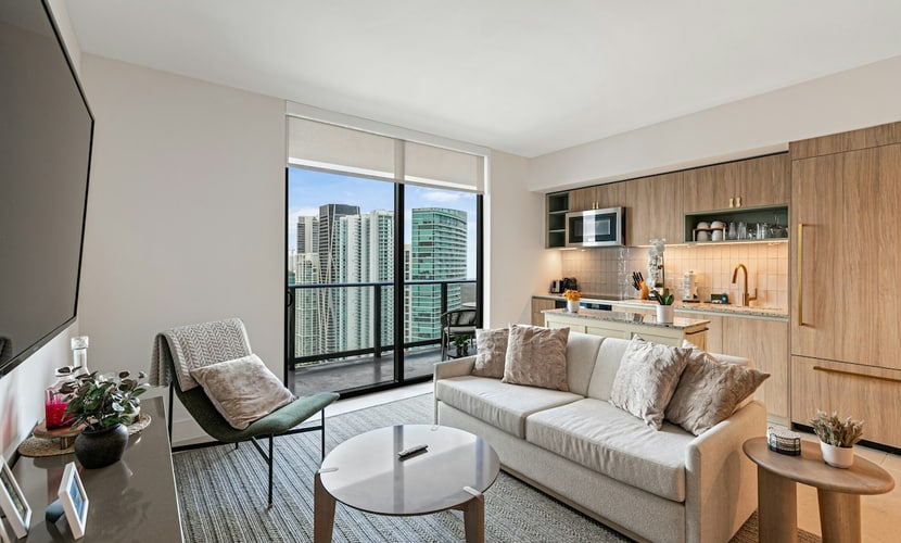 Luxury Condo w/Bay & Ocean Views, Rooftop pool, Gym, Private W/D, AC and WiFi