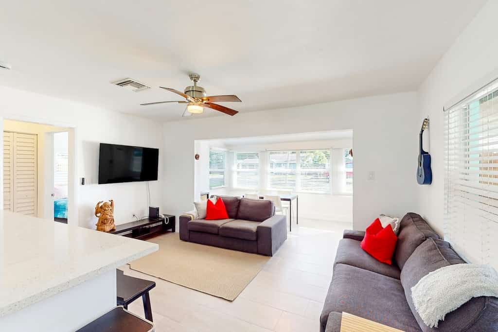 Turquoise charmer with enclosed yard, open layout, & W/D - snowbird-friendly