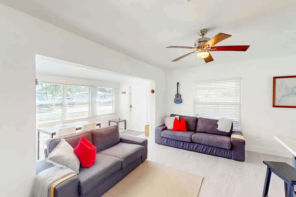 Turquoise charmer with enclosed yard, open layout, & W/D - snowbird-friendly