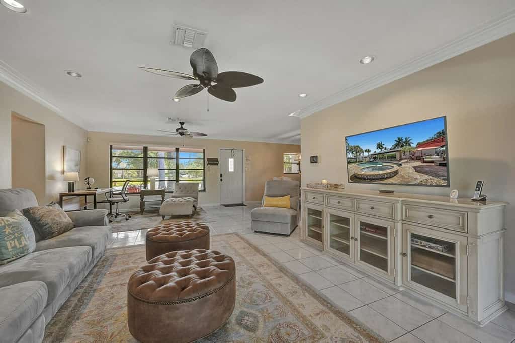 Tropical Bliss Alfresco Villa - pool & hot tub - under 10 minutes to ocean