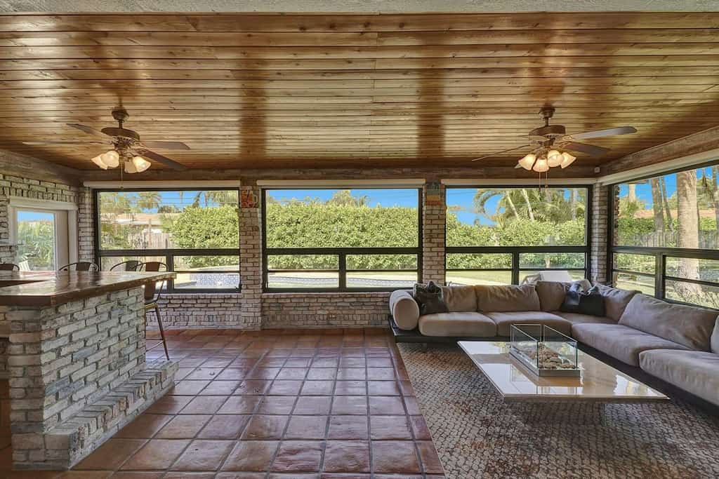Tropical Bliss Alfresco Villa - pool & hot tub - under 10 minutes to ocean