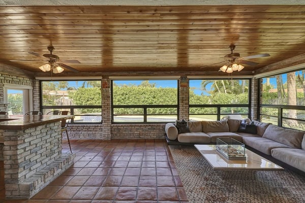 Tropical Bliss Alfresco Villa - pool & hot tub - under 10 minutes to ocean